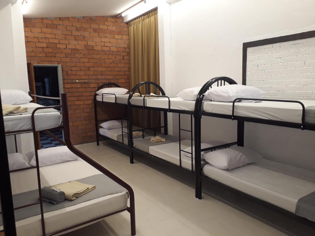 Dorm Master Albergue Padang Mat Sirat Exterior foto