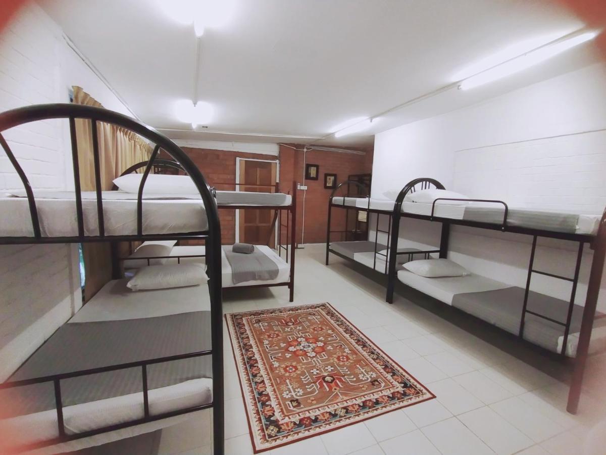 Dorm Master Albergue Padang Mat Sirat Exterior foto